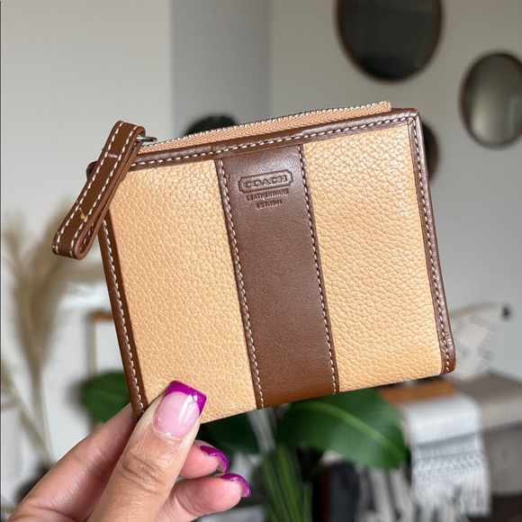 Coach Handbags - 💳VTG COACH Bifold Snap Wallet💳